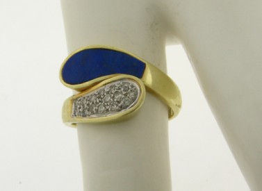 Vintage 14k Yellow Gold Diamonds and Lapis Ring  