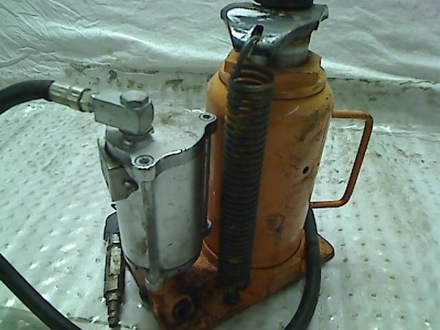 20 TON AIR OVER HYDRAULIC JACK  