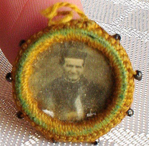 BEAUTIFUL ANTIQUE SAINT JOANNES BOSCO CROCHET BEADS RELIC.  