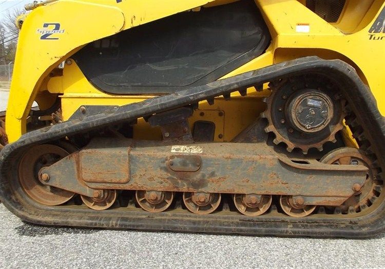   KOMATSU CK35 1 Compact Track Loader  SALE PENDING 3/12/12– 858 Hours