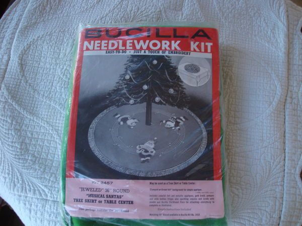 VINTAGE BUCILLA KIT JEWELED 36 TREE SKIRT W/ SANTAS IN PACKAGE  