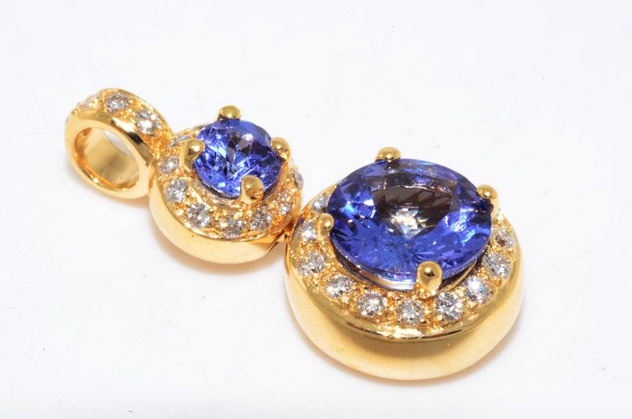 2,000 1.37CT TANZANITE & DIAMOND CLUSTER PENDANT VS 18K YELLOW GOLD 