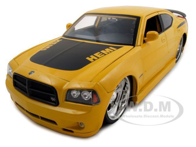 2006 DODGE CHARGER DAYTONA R/T HEMI YELLOW 118 JADA  