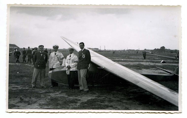 GERMAN PILOT AIRPLANE WWII WW2 REAL PHOTO *  