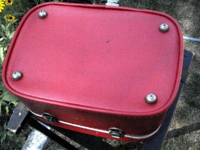 VINTAGE LUGGAGE RED VINYL TRAINCASE CARRYON MONOGRAM JB  