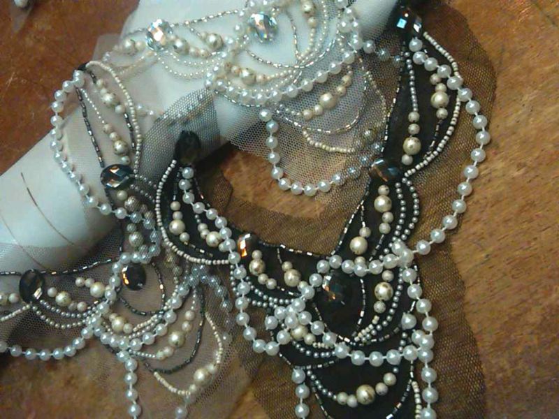 PEARLS & GLASS BEADS YOKE HEADPIECE 1pc Netting  