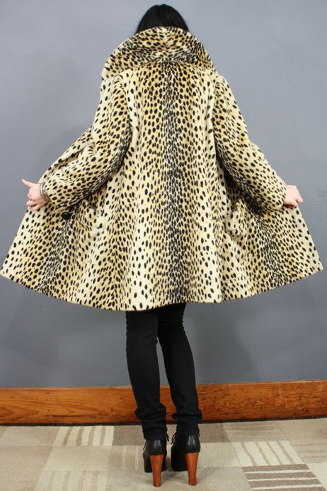 Vintage 60s Vegan LEOPARD Fur SWING Mod HUGE COLLAR Boho Glamour Coat 