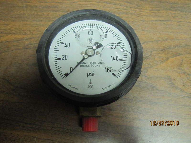 New McDaniel Gauge 0 160 PSI 1/4 NPT 4 1/2 Gly Filled  