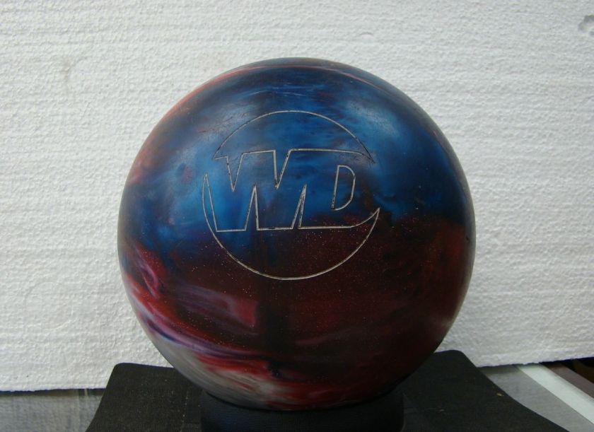 WD COLUMBIA 300 10LB BOWLING BALL BLUE/RED/WHITE  