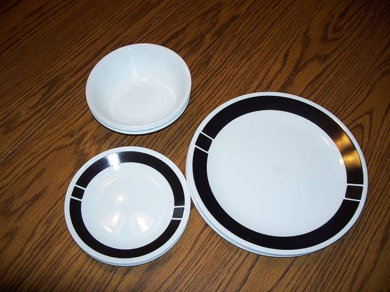 CORELLE DINNERWARE URBAN BLACK PLATES 11 PC LOT BOWLS  