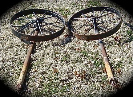 STEEL WAGON /CART WHEELS ON POSTS GARDENING DECOR  