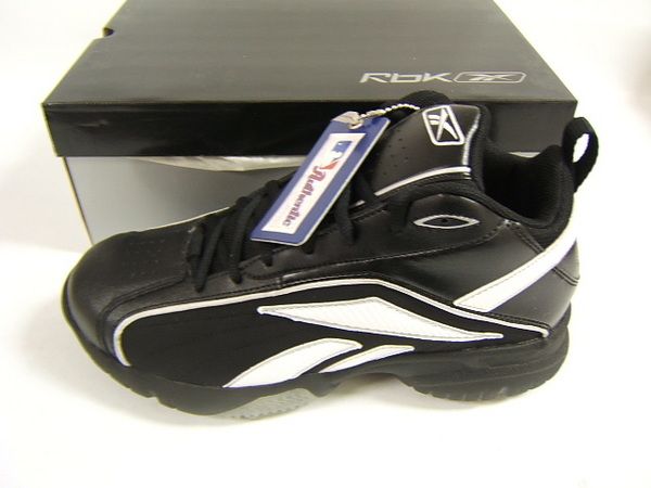 Reebok Cleats Baseball Mens Magistrate Mid 7.5 blk/whte  