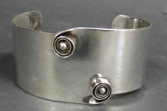 CB 104 REBAJES SILVER WIDE TWIN CURL CUFF BRACELET  